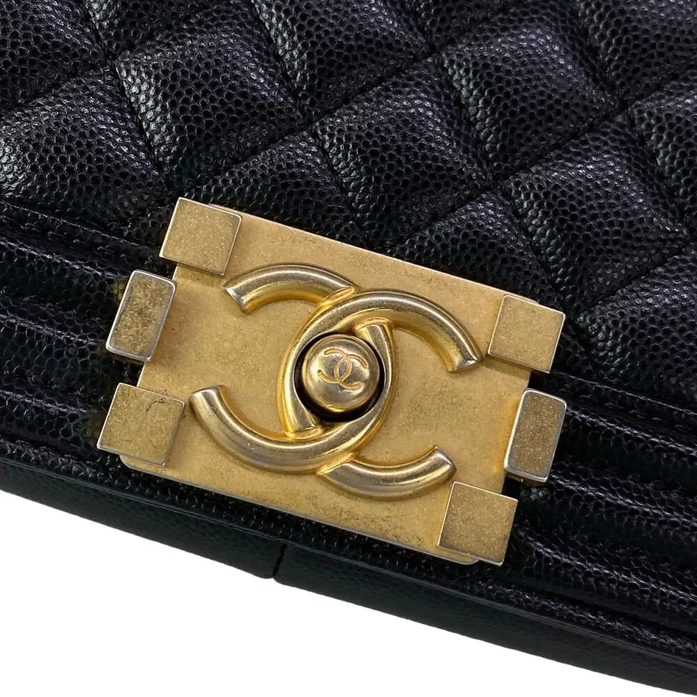 Chanel Boy Chanel / Matelasse Shoulder Bag A67086